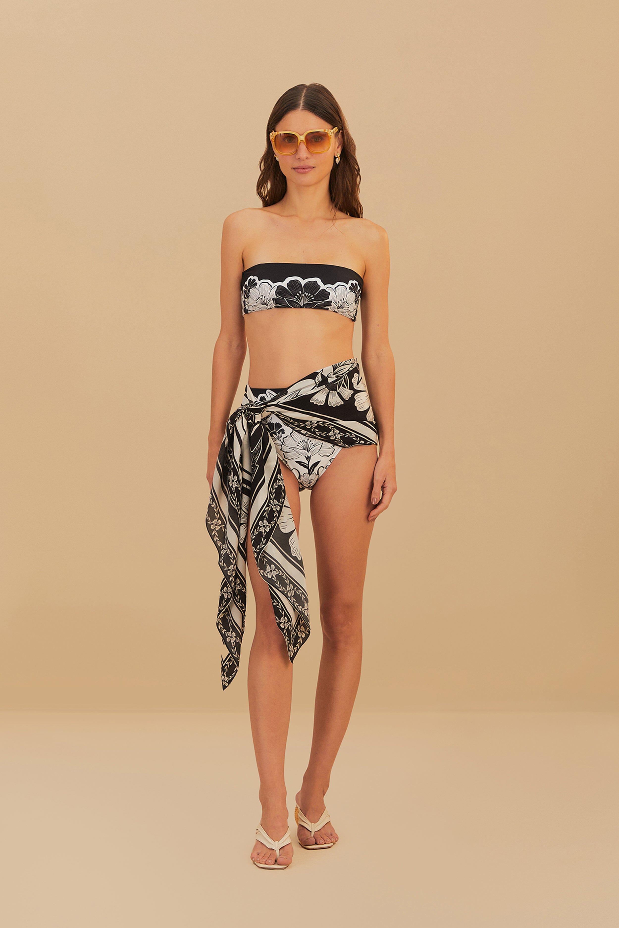 Stylish Black Leopard Print Sarong for Beach & Travel
